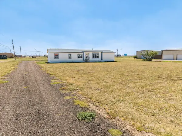 300 10th Street, Claude, TX 79019
