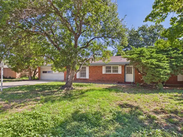 122 Mulberry Drive, Dumas, TX 79029