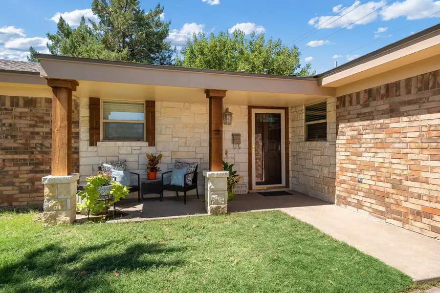 107 Carson Avenue, Dumas, TX 79029-3515 - #2