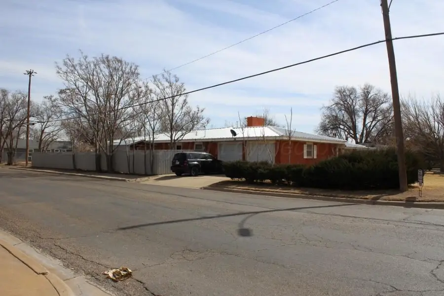 150 Centre, Hereford, TX 79045 - #2