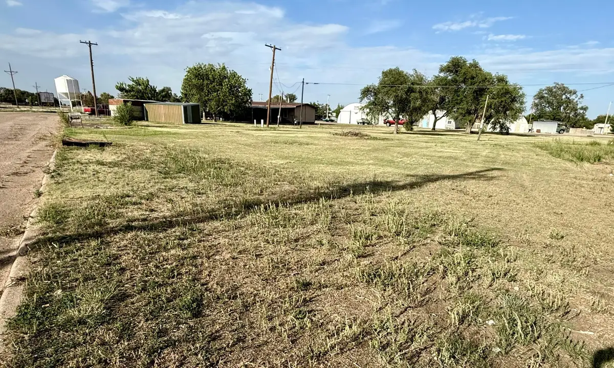 818 N Pine Street, Stratford, TX 79084 - #1