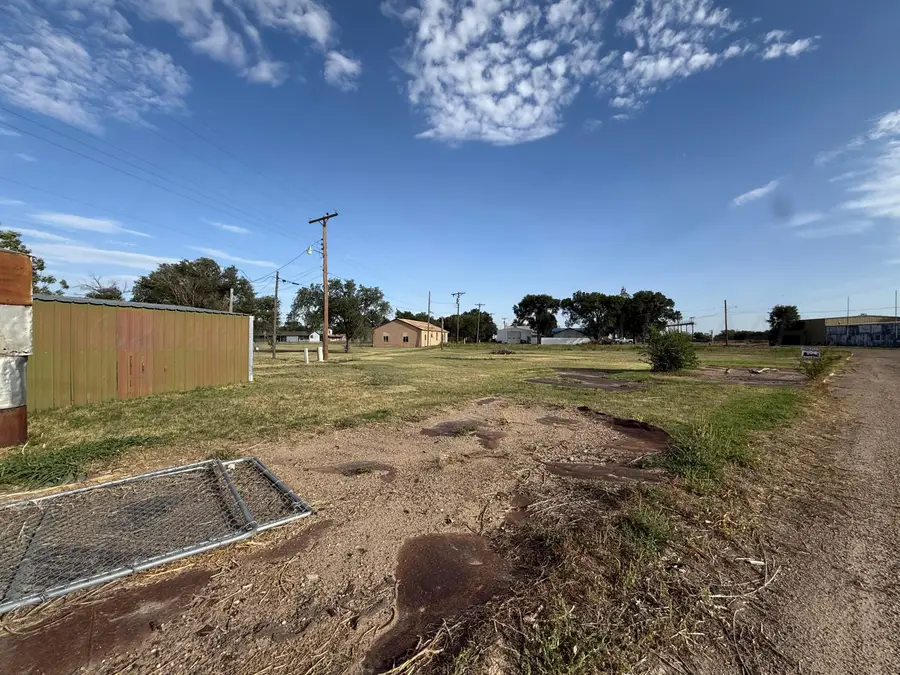 818 N Pine Street, Stratford, TX 79084 - #2