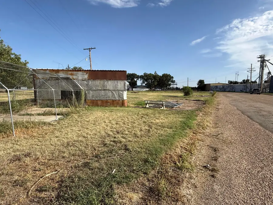 818 N Pine Street, Stratford, TX 79084 - #3