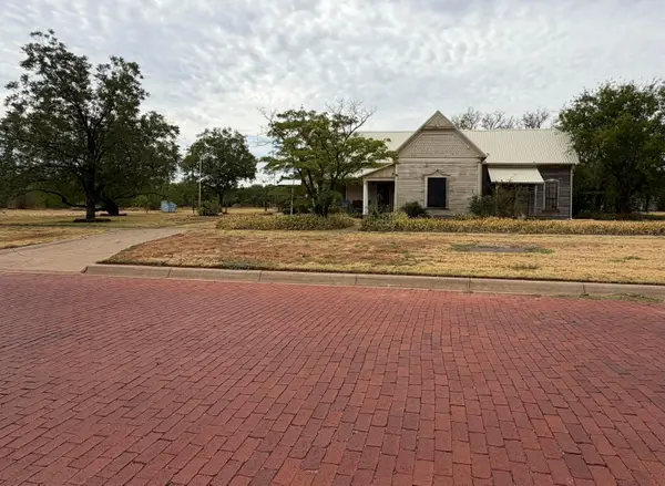 801 Avenue B Nw, Childress, TX 79201