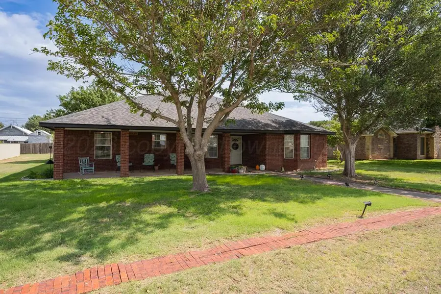 303 Alamo Street, Claude, TX 79019 - #2
