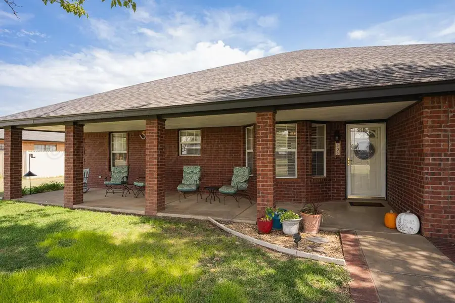 303 Alamo Street, Claude, TX 79019 - #3