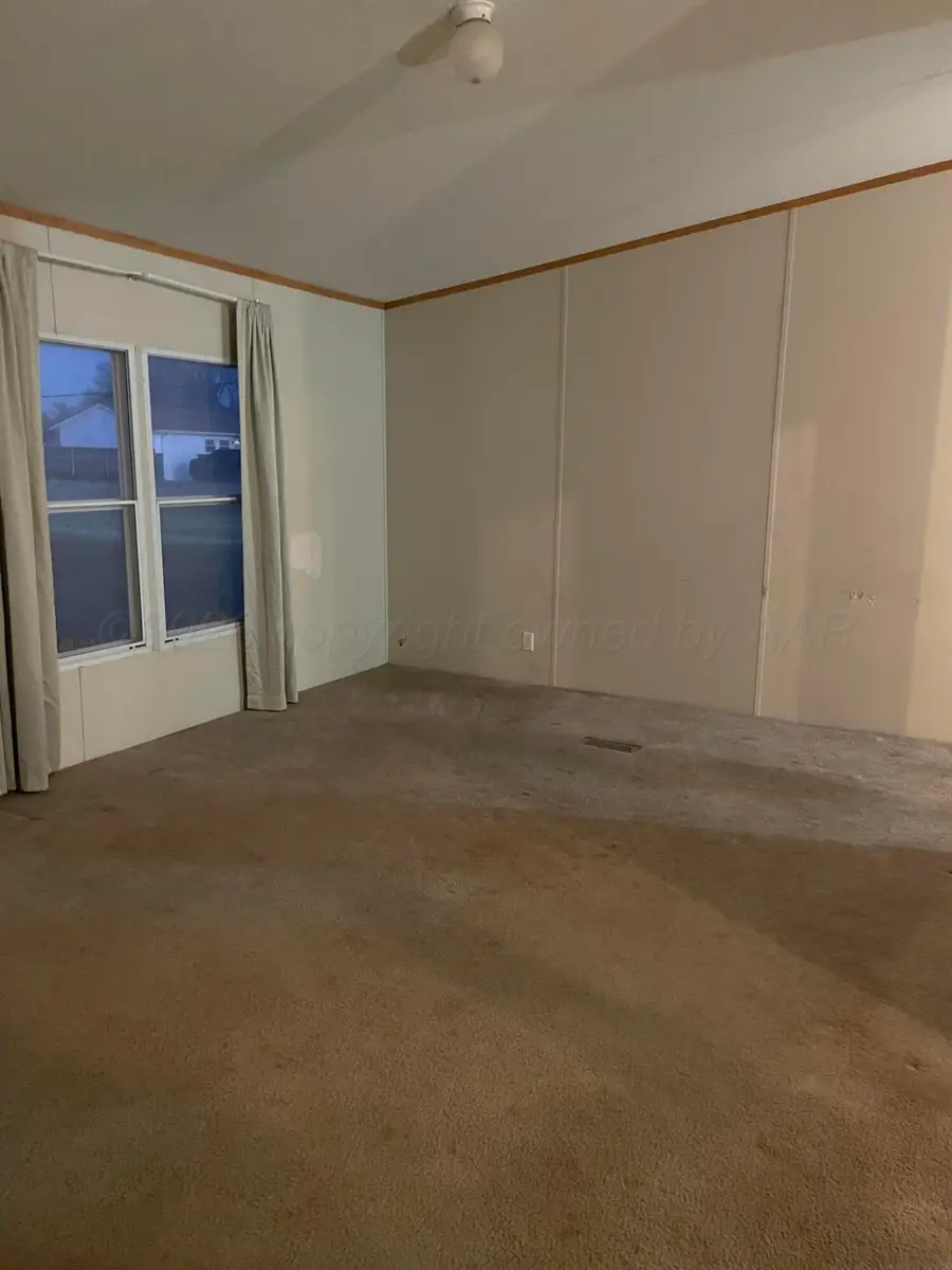 401 N Grace Street, Stratford, TX 79084 - Image #3