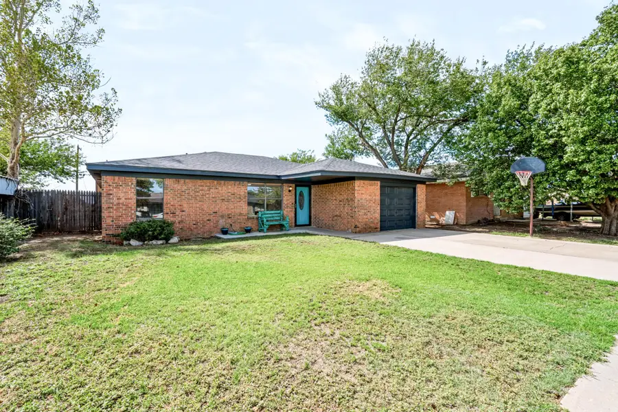606 S Vaughn Avenue, Fritch, TX 79036 - #3