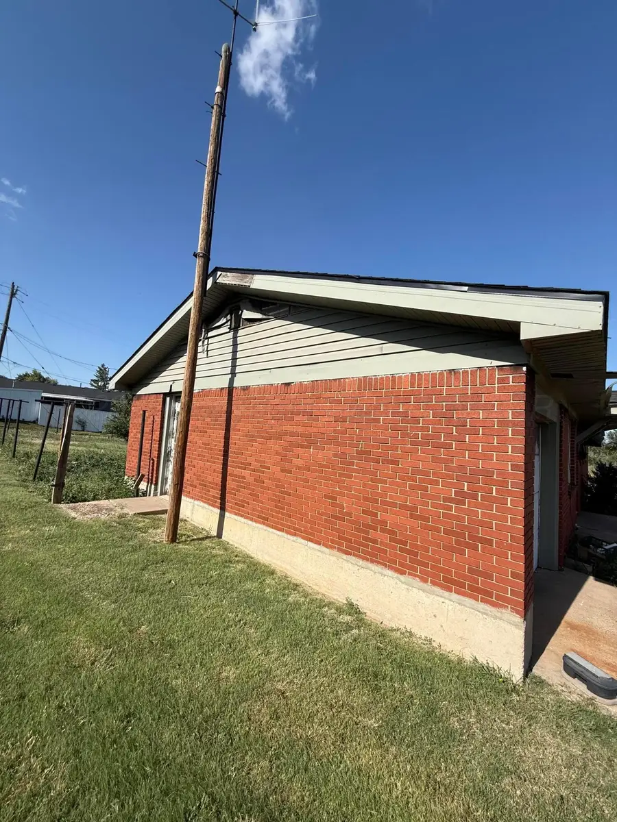 721 E 15th Avenue, Pampa, TX 79065 - #3