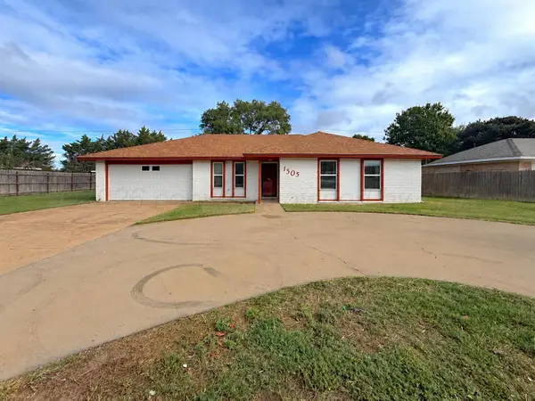 1505 E Geary Road, Dumas, TX 79029-3539