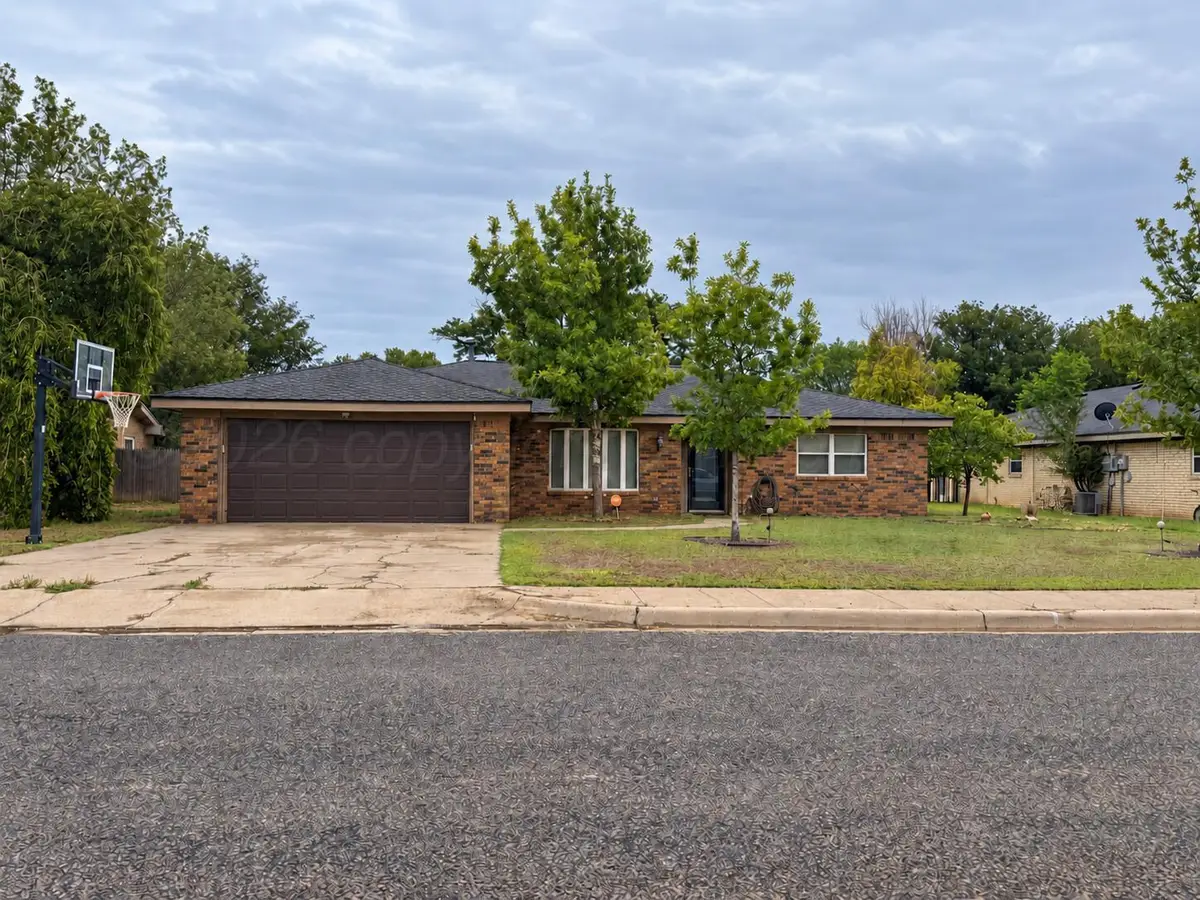 120 Nueces Street, Hereford, TX 79045 - #1