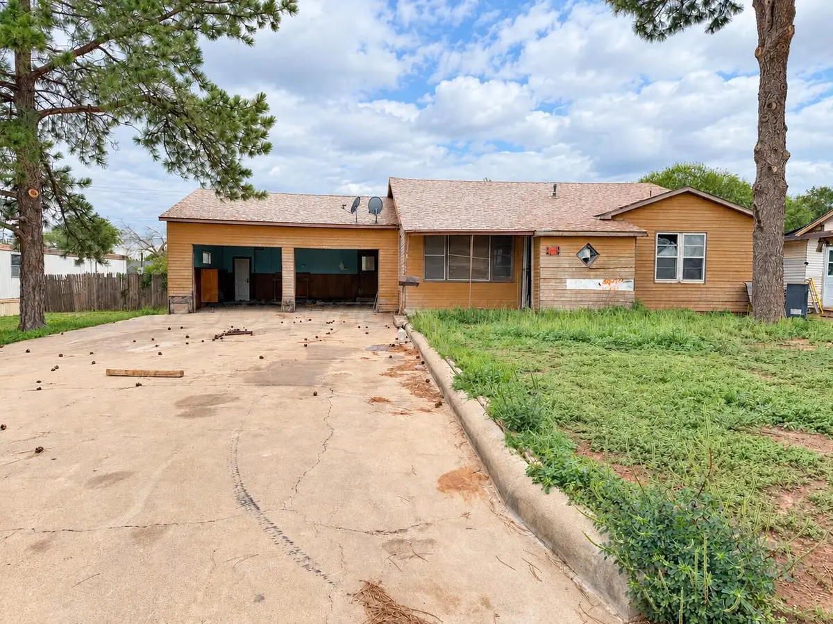 404 SW 4th Street, Dimmitt, TX 79027 - #1