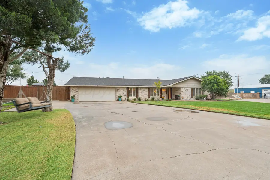 412 Douglas Street, Hereford, TX 79045 - #2