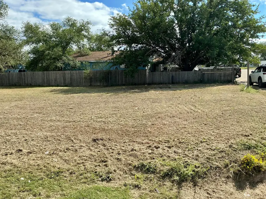 S Williams Avenue, Stinnett, TX 79083 - #2