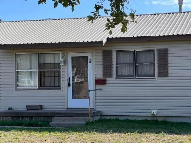6 N Jefferson Street, Perryton, TX 79070-2029 - #2
