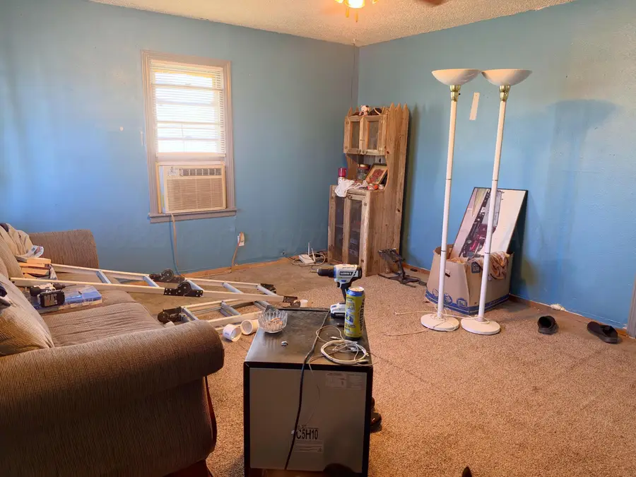 1109 S Wilhelm Avenue, Stinnett, TX 79083 - #3