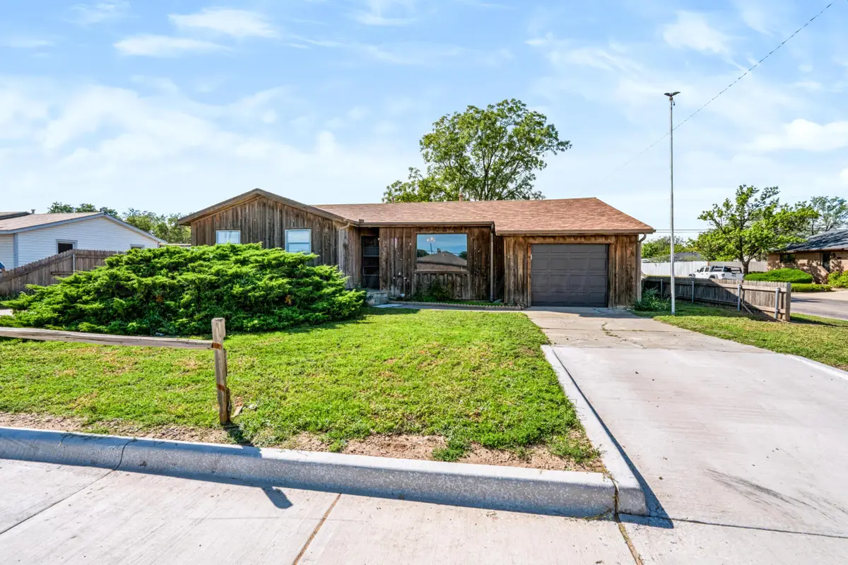 525 N Maddox Avenue, Dumas, TX 79029 - #1