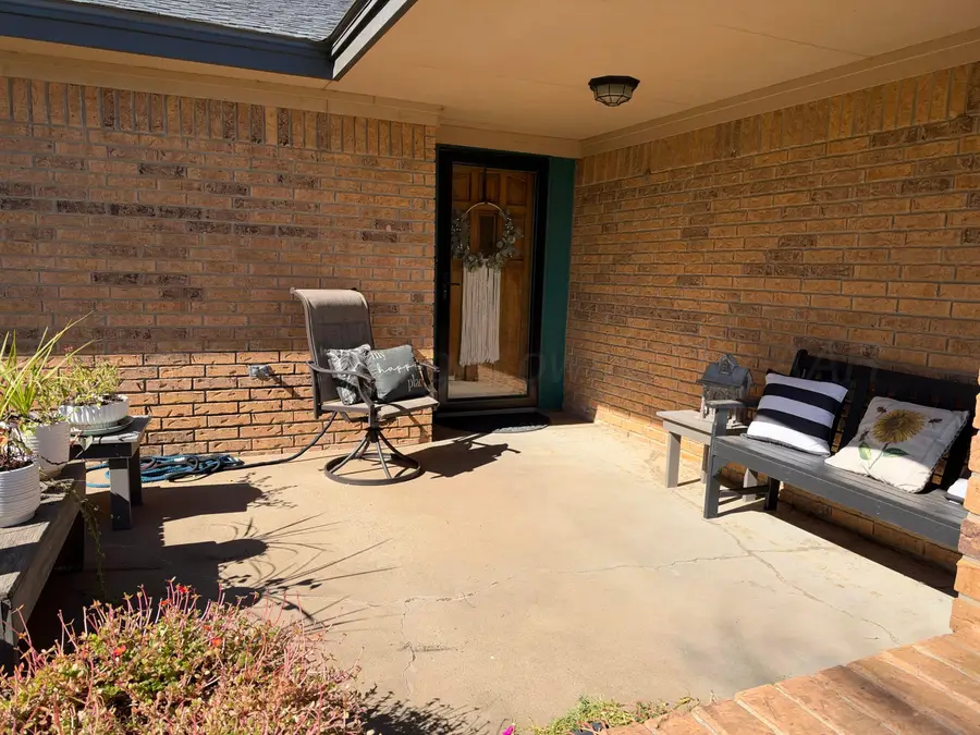 2710 S Georgia Drive, Perryton, TX 79070 - #3