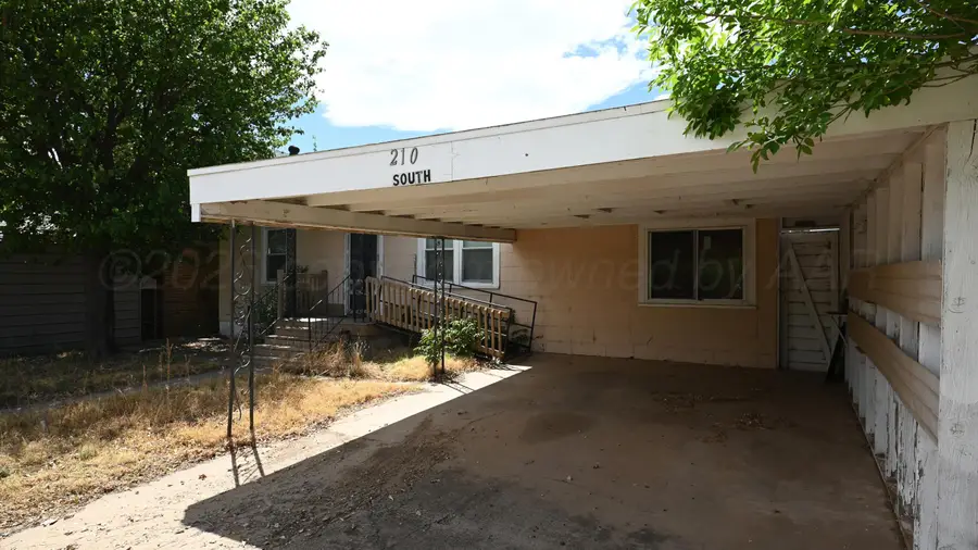 210 S Mackenzie Avenue, Stinnett, TX 79083 - #2