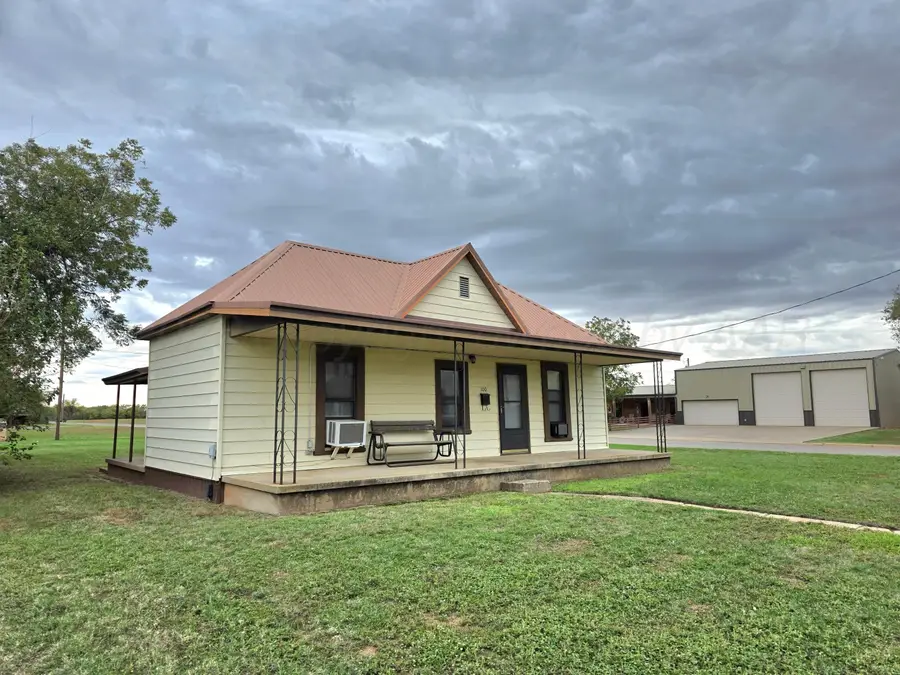 100 Avenue H Se, Childress, TX 79201 - #2