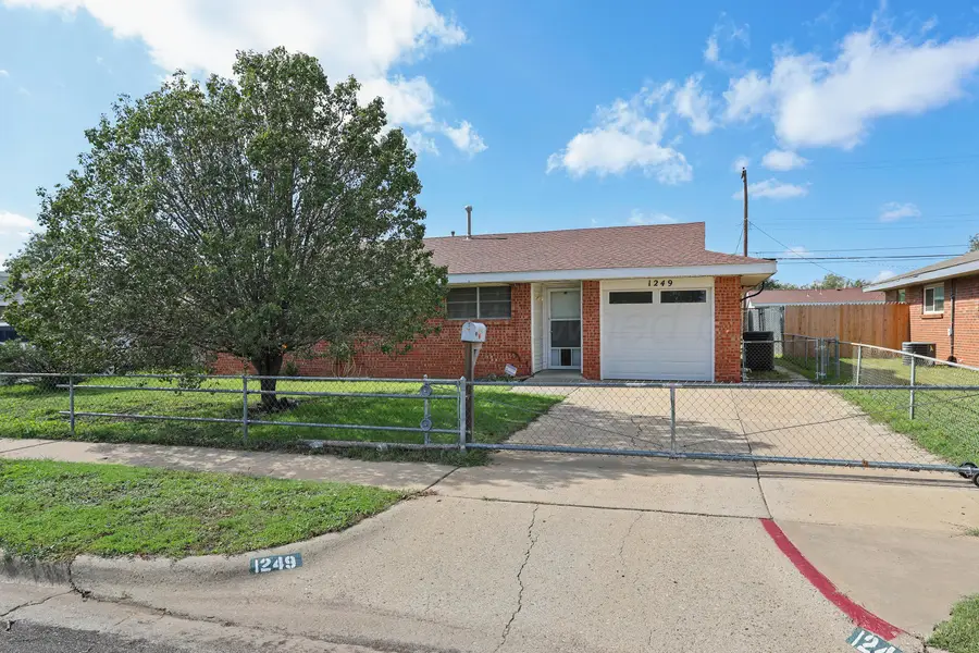 1249 NE Jasmine Street, Amarillo, TX 79107 - #2