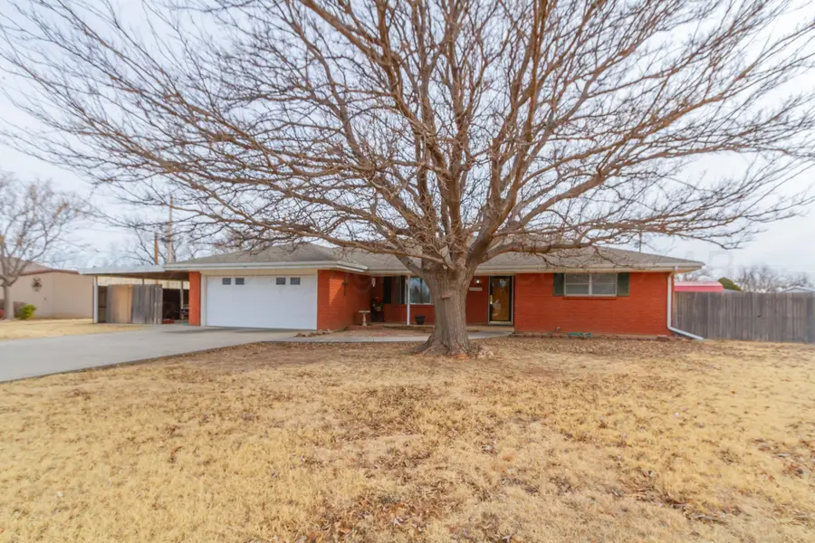 105 Wilson Street, Claude, TX 79019 - #2