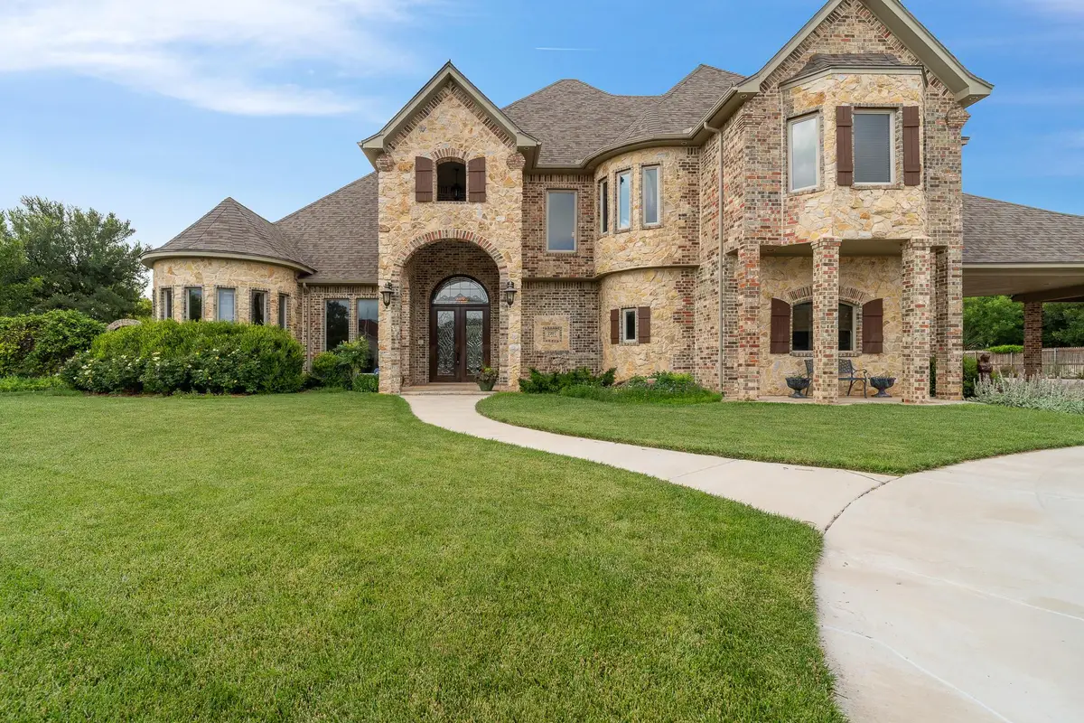 2107 Plains Avenue, Hereford, TX 79045 - Image #1