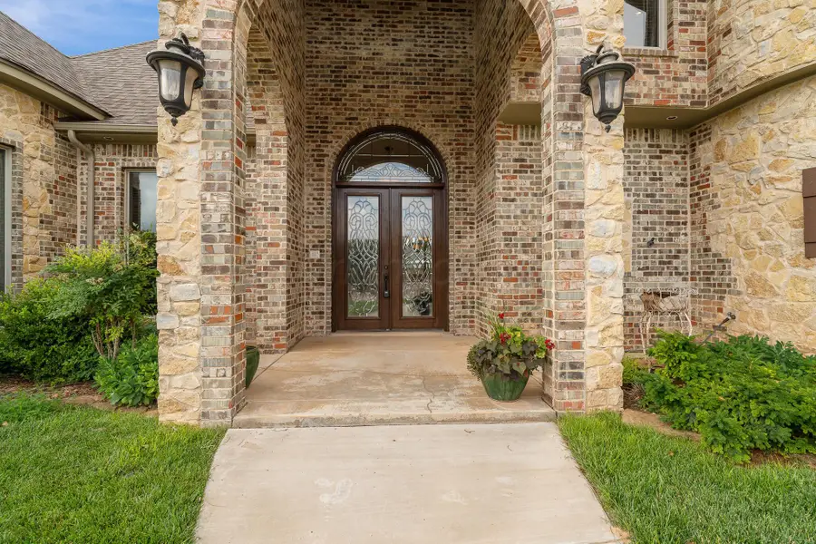 2107 Plains Avenue, Hereford, TX 79045 - Image #2