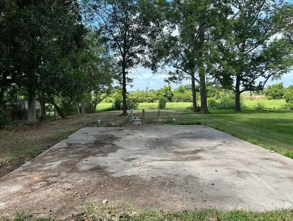 8729 Cloverdale St, Beaumont, TX 77705