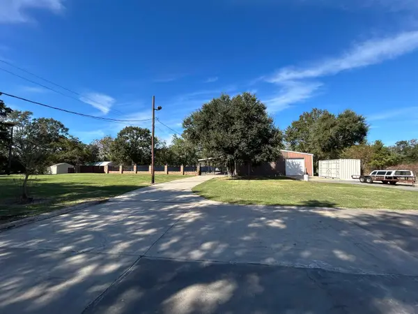 8766 Beauxart Garden Rd, Beaumont, TX 77705