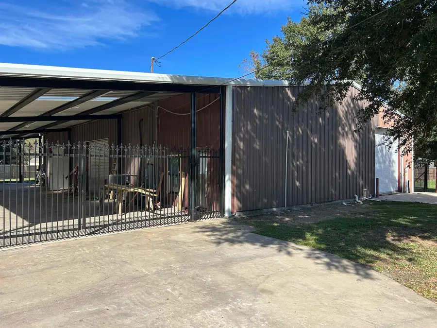 8766 Beauxart Garden Rd, Beaumont, TX 77705 - #2