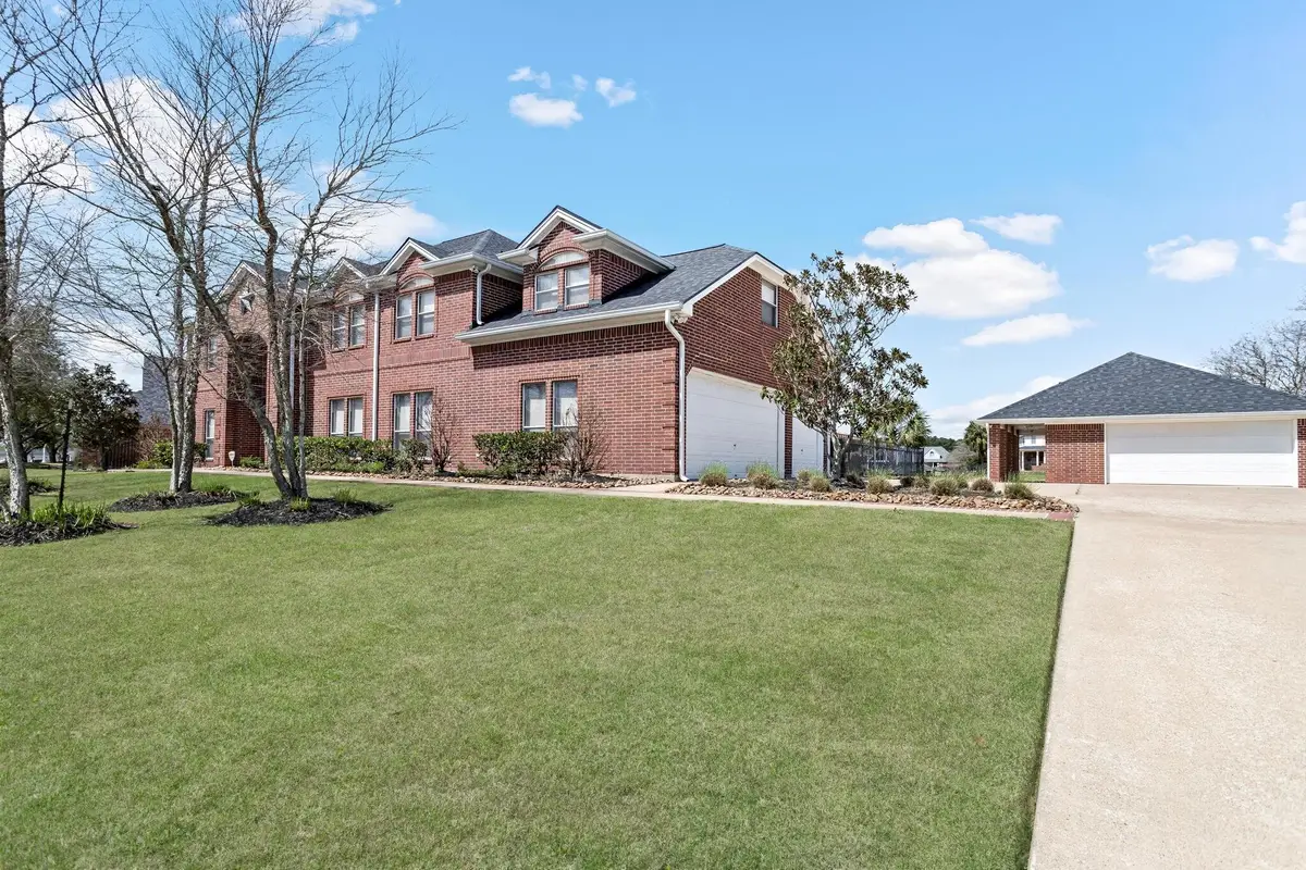 302 Waterwood Dr, Orange, TX 77630 - #1