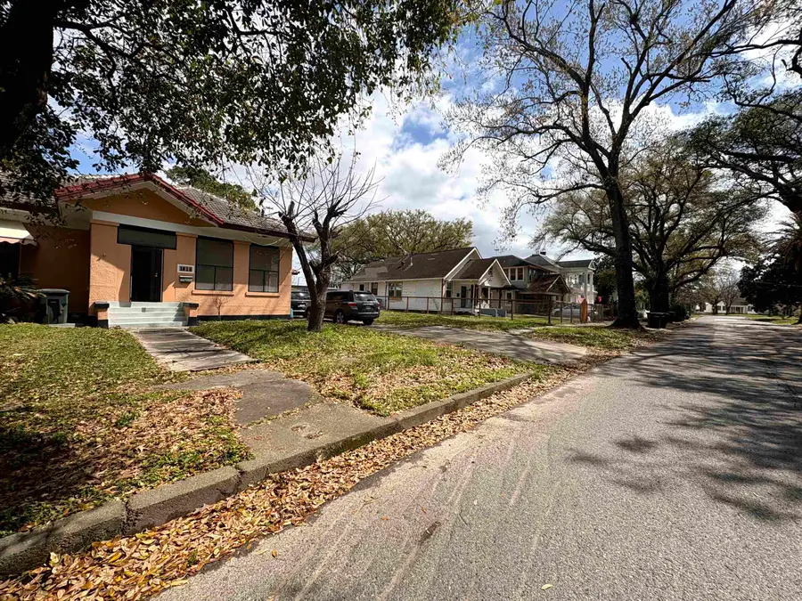1613 Orange Ave, Beaumont, TX 77701 - Image #2