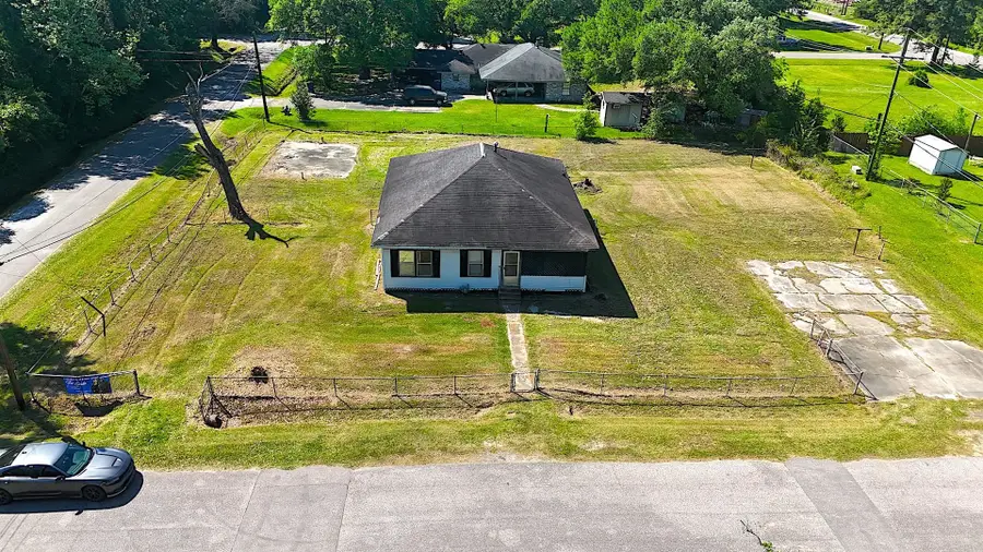 270 S 9th St, Silsbee, TX 77656 - #2