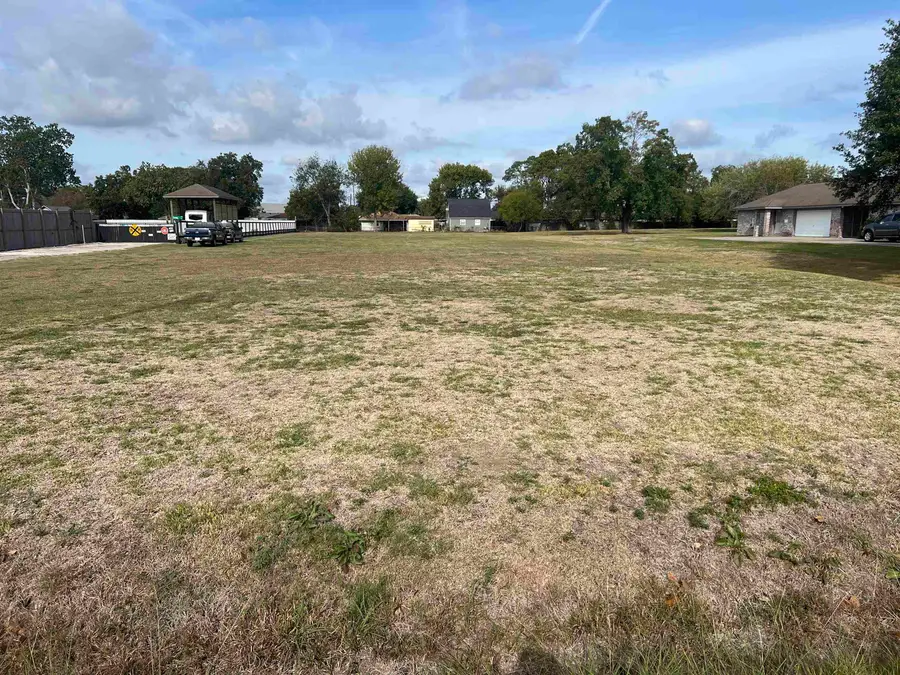 0000 GARNER AVE, Groves, TX 77619 - #2