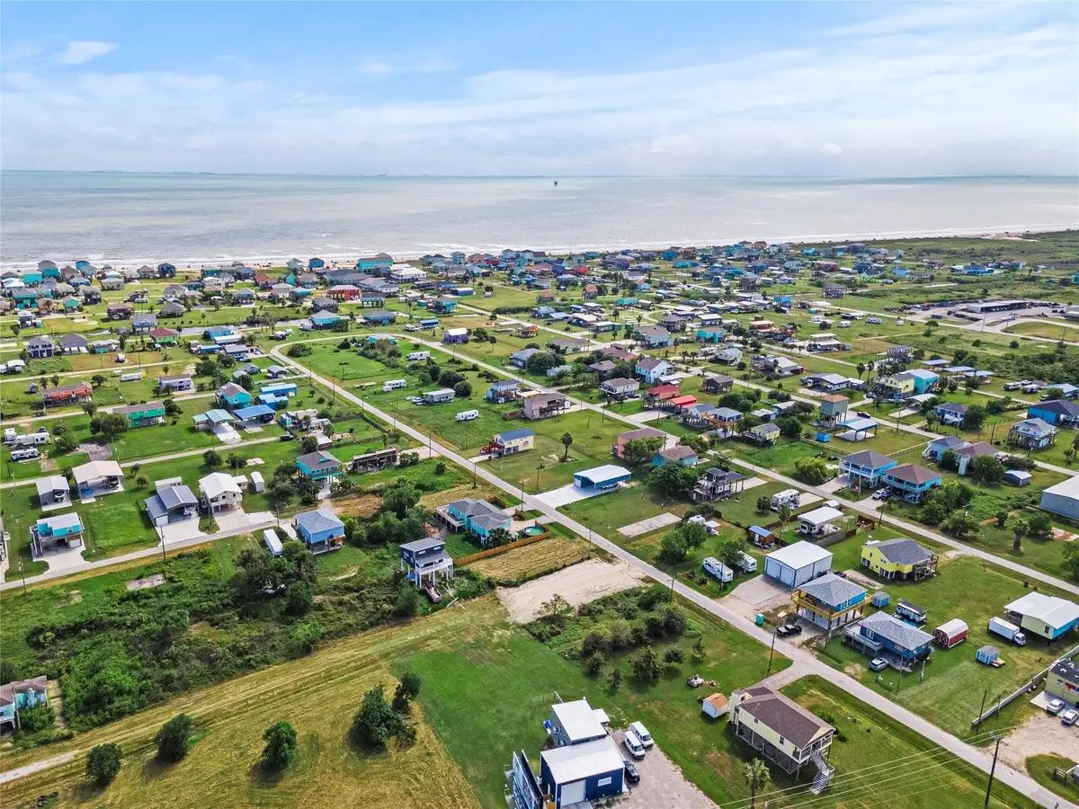1083 Lakewood Dr, Crystal Beach, TX 77650 - #1