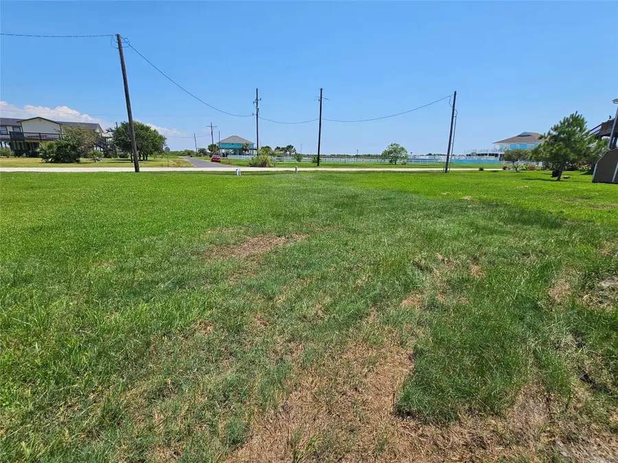 1083 Lakewood Dr, Crystal Beach, TX 77650 - #3