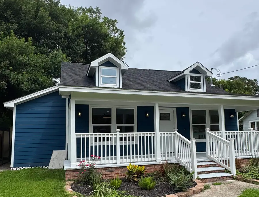 6371 Terrell St, Groves, TX 77619 - Image #2