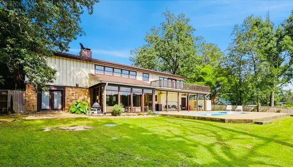 607 Cypress Bend Dr, Village Mills, TX 77663