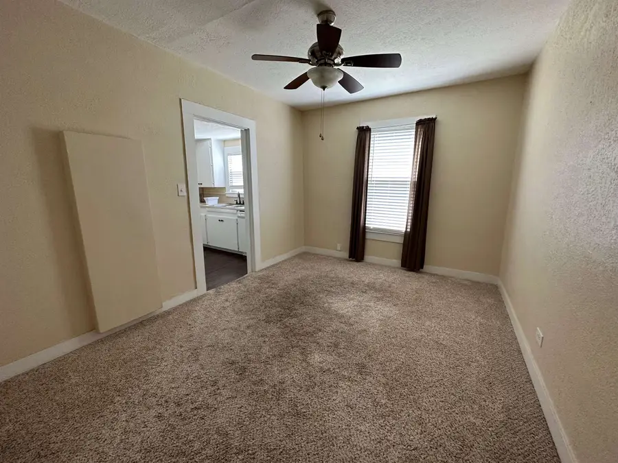 410 N 6th St, Silsbee, TX 77656 - #3