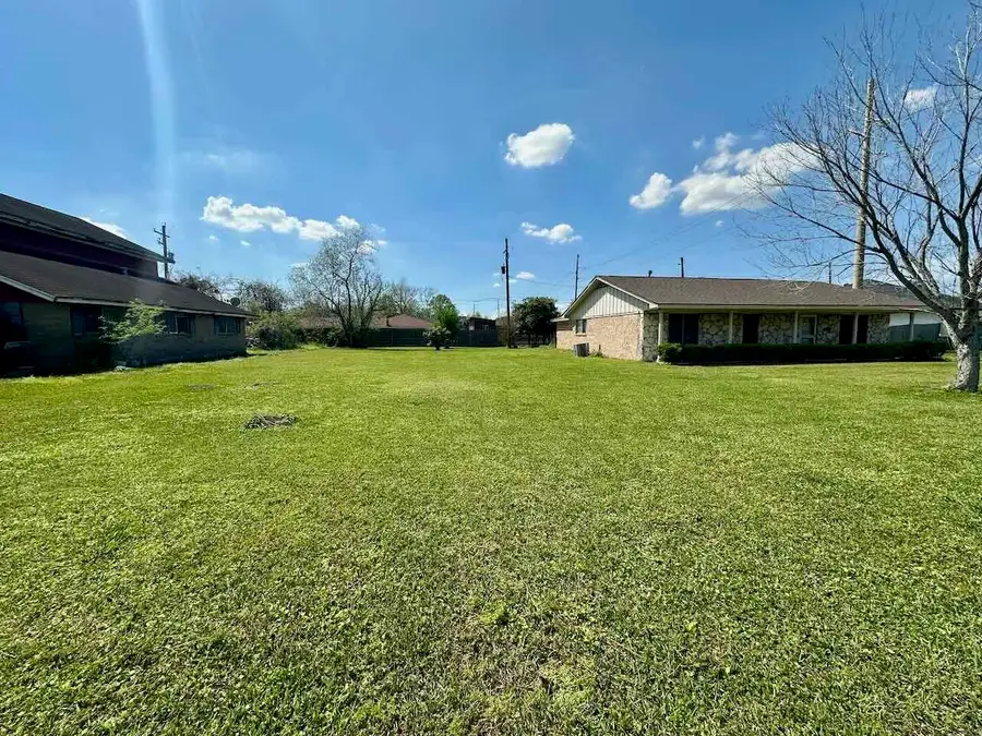 4230 Flamingo Ln, Beaumont, TX 77705 - #3