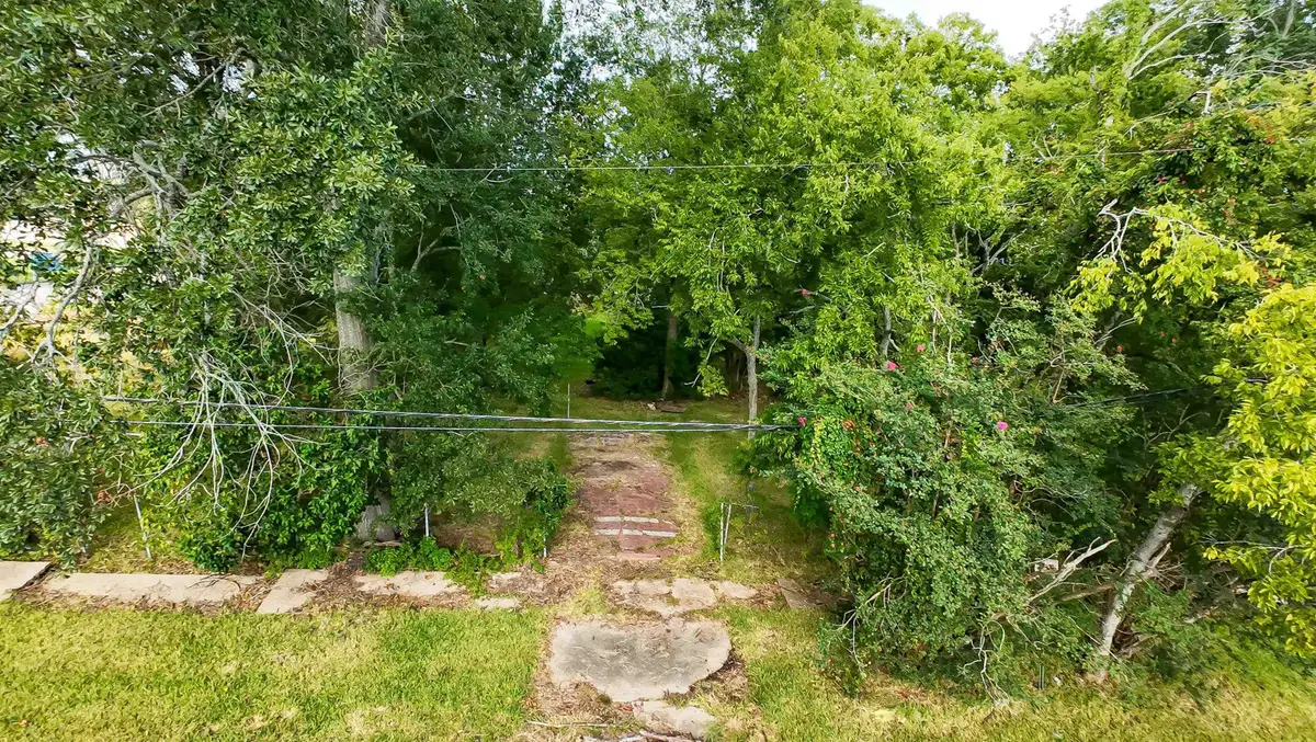 360 Center St, Beaumont, TX 77701 - #1