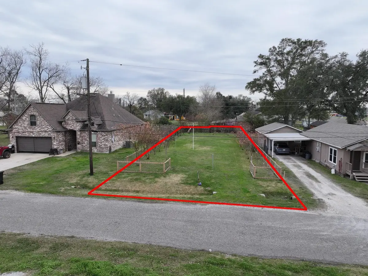 421 Avenue E, Port Neches, TX 77612 - #1