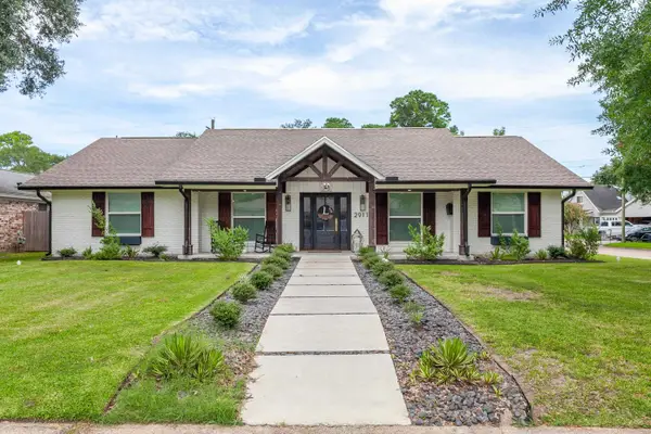 2911 Nashville, Nederland, TX 77627