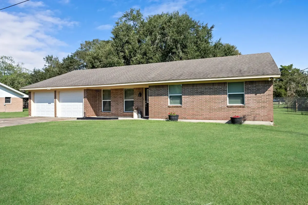 629 Carolyn St, Winnie, TX 77665 - Image #1