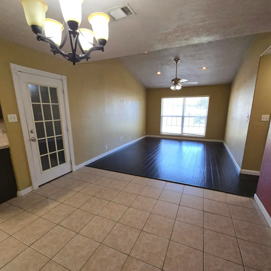 2811 W Boston Avenue, Nederland, TX 77627-7037 - Image #3