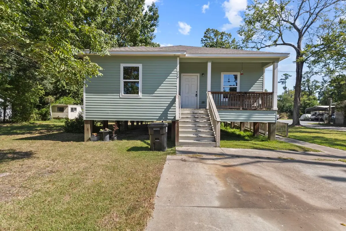 220 Rose City Dr, Vidor, TX 77662 - Image #1