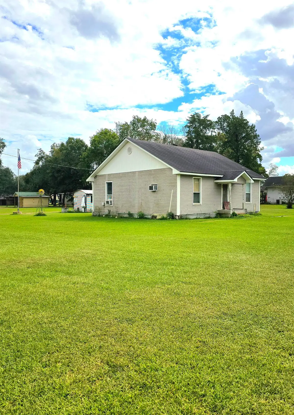 1619 Ave C, Nome, TX 77629 - Image #1