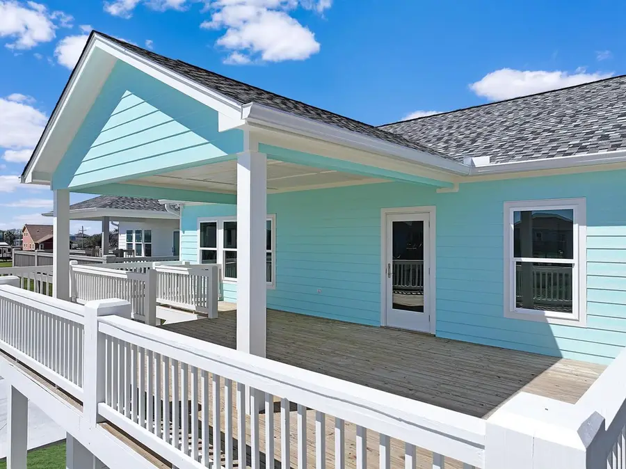 1989 Pedregal Dr, Crystal Beach, TX 77650 - Image #2