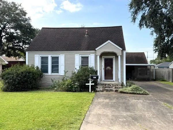 421 Avenue C, Port Neches, TX 77651